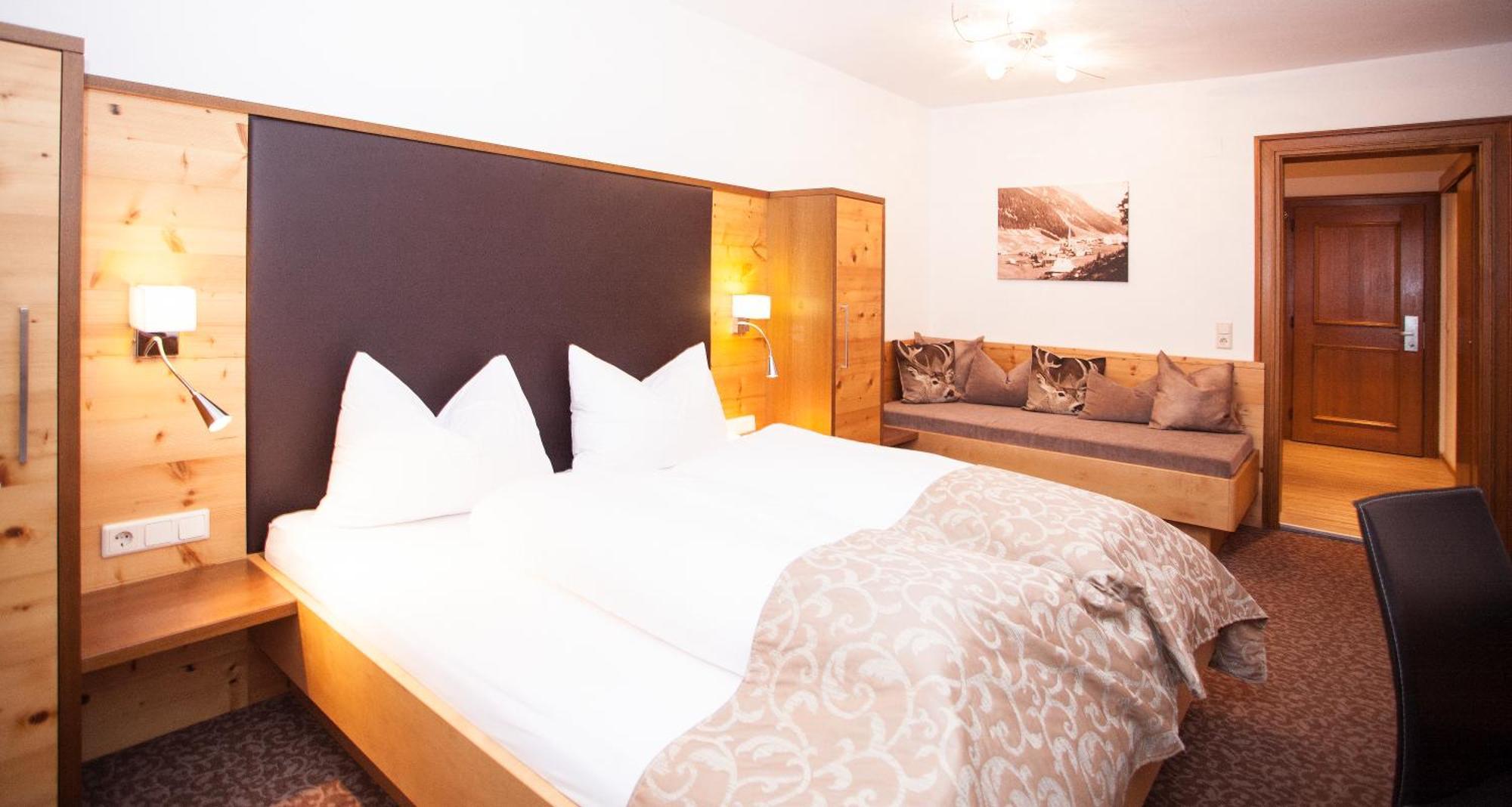 Hotel Garni Mirabell Ischgl Oda fotoğraf